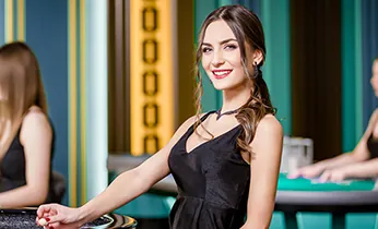 Bàn Poker với các lá bài